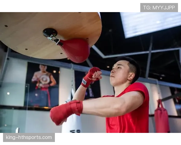 徐灿训练完直接啃鸡腿？这自律人设有点绷不住了