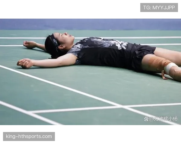 安洗莹训练完直接啃冰块降温，这自律狠人连喝水都算卡路里？