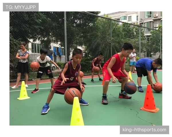 运球变向时的规则要点与新手容易犯的违例详解 运球变向时的规则要点与新手容易犯的违例详解